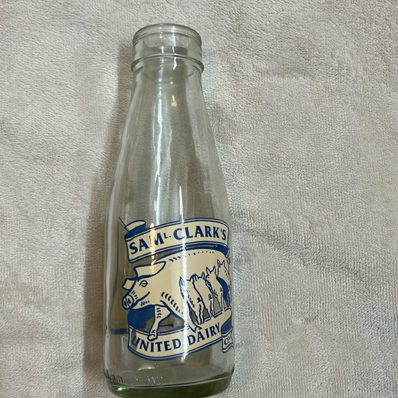 Sam Clark’s Milk Bottle United Dairy Bottle. Momma Pig and piglets! - Picture 1 of 5